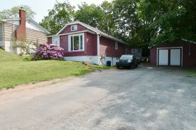 16 Power Street, Dartmouth, NS MLS®: 202514620 449,900 3 Bedroom(s) 1 Bathroom(s) Located on a quiet...