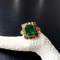 Vintage 14K GE Green Stone Cocktail Ring