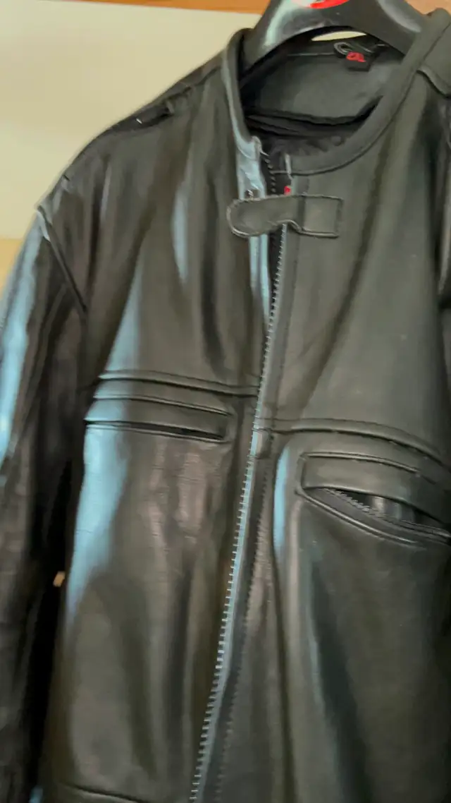 Men’s leather motorcycle jacket with armour in Men's in Lethbridge - Image 5