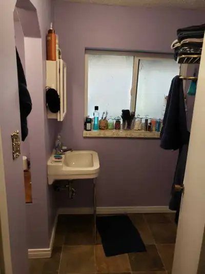 Available Bright and Spacious Ground-Level Suite in Coquitlam Looking for a comfortable home in a qu...