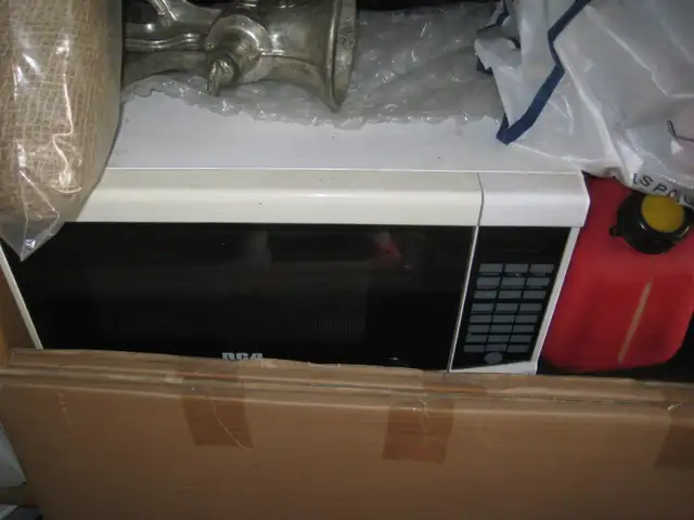 FS: a  couple of shelves in Bookcases & Shelving Units in Ottawa - Image 4