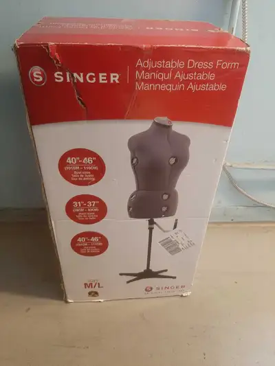 This Singer Adjustable Dress Form in size Medium/Large is perfect for tailoring, sewing, and fashion...