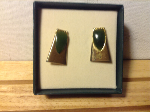 Vintage Genuine Jade Dress Shirt Cuff Links in Jewellery & Watches in Vancouver - Image 3