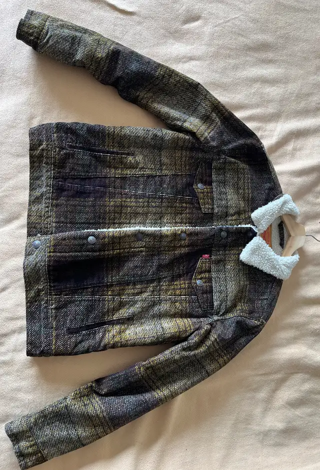 Levi’s Sherpa jacket size M men’s in Men's in City of Montréal - Image 3
