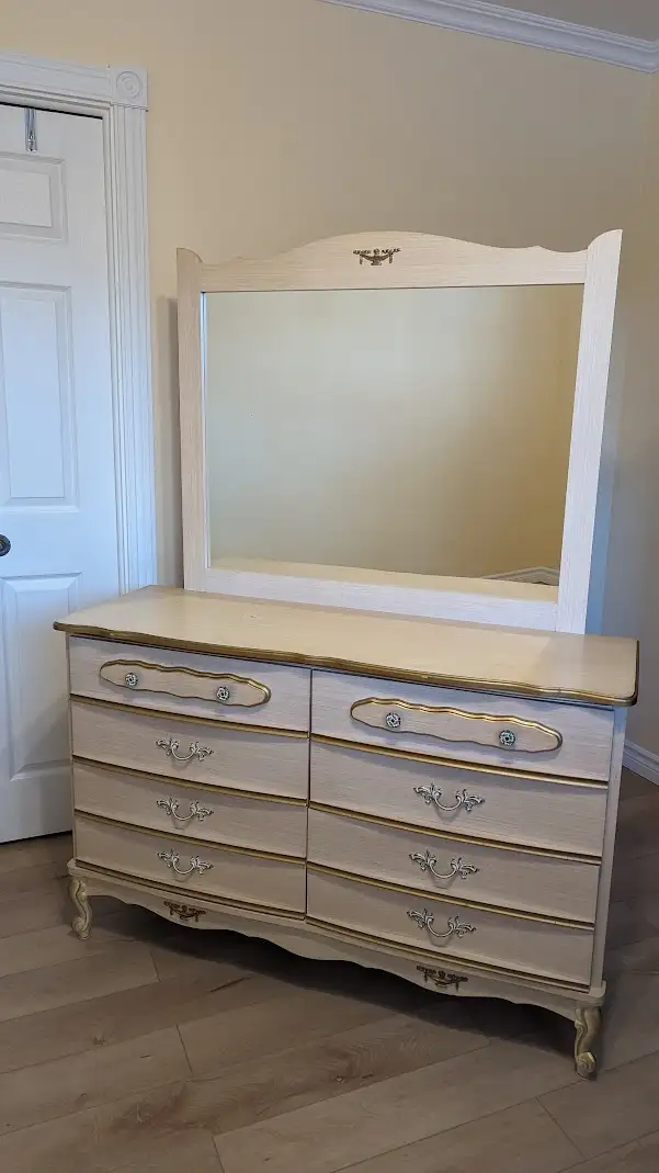 Set de chambre pour jeune fille in Beds & Mattresses in Laurentides - Image 4