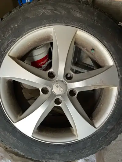 Audi Q7 rims for winter. 2 tires needs to be replaced, 2 has maybe 1 season left. The winter i had o...