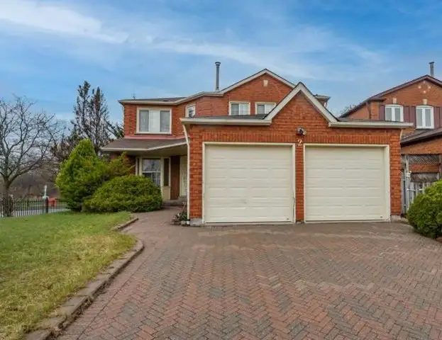 Legal Walk-Out 4BR | Utilities Included | Near UofT & TTC | Roug