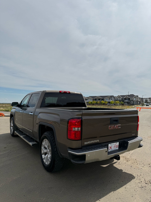 2015 GMC Sierra SLT - One Owner - No Accidents in Cars & Trucks in Edmonton - Image 4