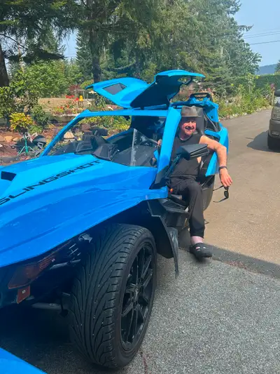 This 2022 Slingshot SL has 1197km and has been gently driven by a now 81 year old gentleman. The roo...