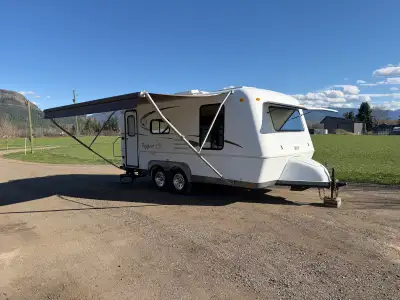 Selling our well kept Bigfoot 25B21FB, it’s a 2007 2500 series 21ft trailer that weighs 5000lbs dry...