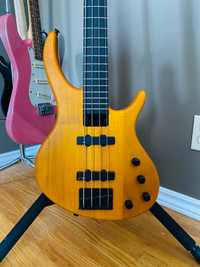 Tobias   Deluxe IV 4-  String Bass Guitar - Mint Condition