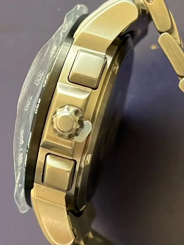 Genuine BMW Men's Watch (Never Worn, in Original Box) in Jewellery & Watches in Delta/Surrey/Langley - Image 6