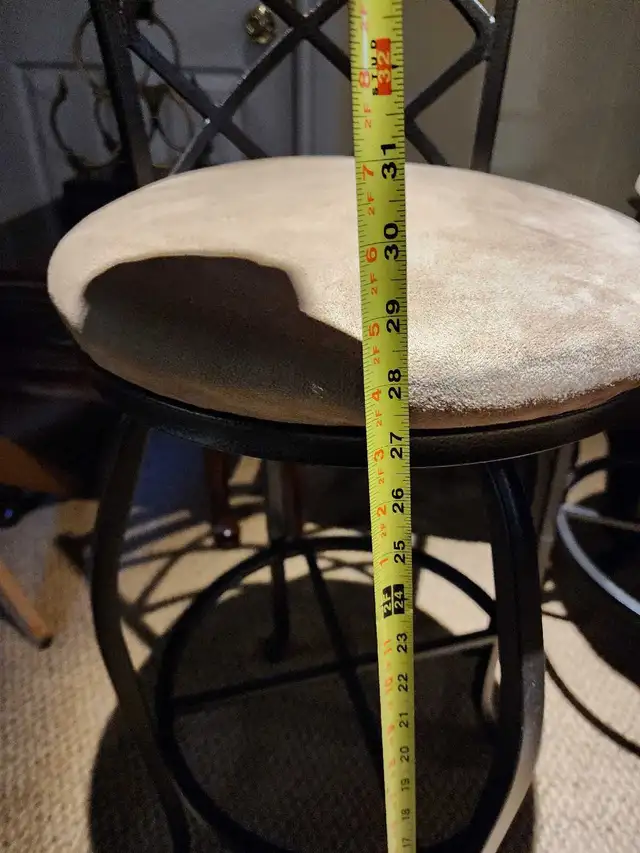 3 swivel bar stools  in Chairs & Recliners in Oshawa / Durham Region - Image 3