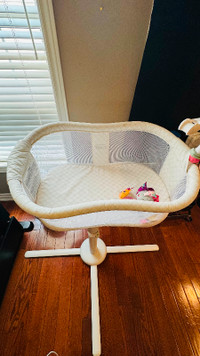 Halo Bassinet - As new, barely used