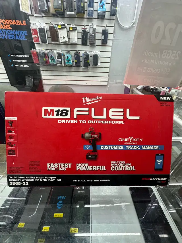 Milwaukee M18 FUEL 7/16-inch Hex Utility Impact Wrench Kit in Power Tools in Mississauga / Peel Region - Image 4