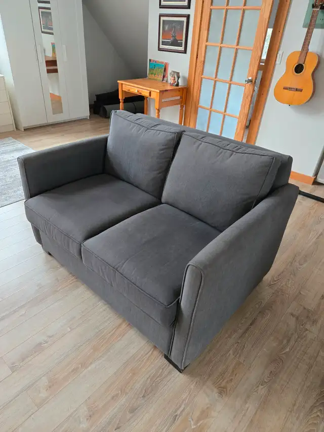 Love seat in Couches & Futons in Napanee - Image 3