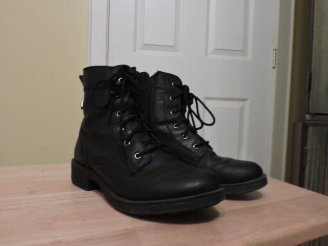 Bottes drash noire à lacets et fermeture éclaire size 6.5 dans Femmes - Chaussures  à Laval/Rive Nord