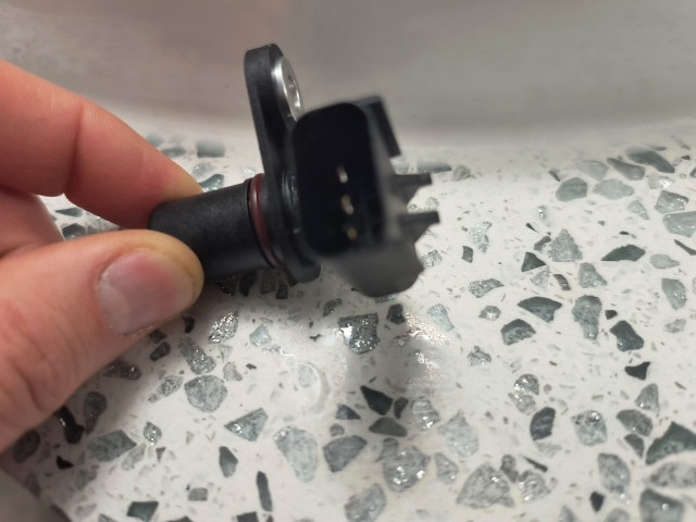 Crankshaft Sensor - PC484 in Engine & Engine Parts in City of Toronto - Image 2