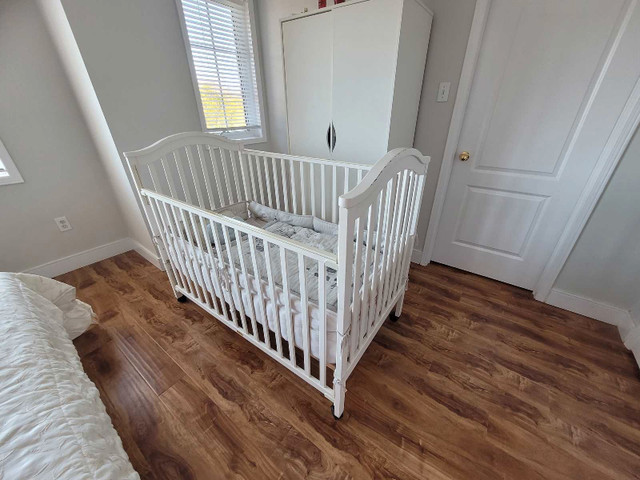 Baby crib with new mattress and bed covers  in Cribs in Mississauga / Peel Region - Image 2