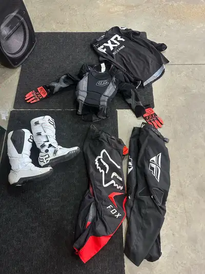 Getting rid of dirtbike gear because no longer have a bike to ride Fox motion boots size 10 worn abo...