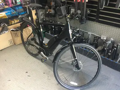 EVO eBKE E5000 brand new 700c Ebike, View more