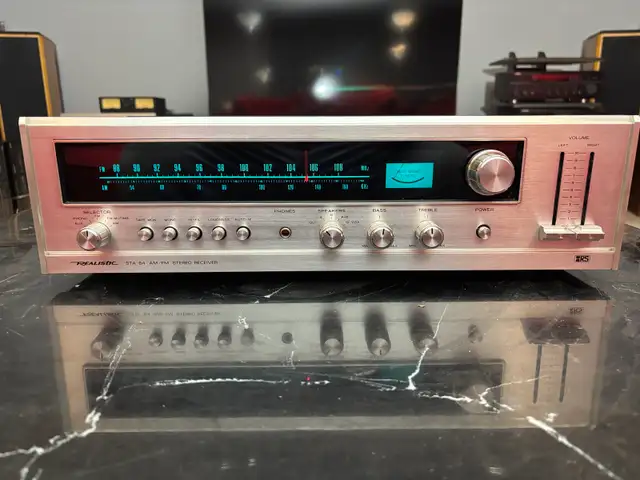 Vintage Realistic Stereo Receiver in Stereo Systems & Home Theatre in Kitchener / Waterloo - Image 2