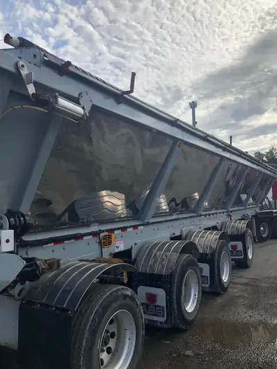 2007 Mack pre emission , great great truck, heavy spec ready to work, 2016 ABS livebottom trailer in...