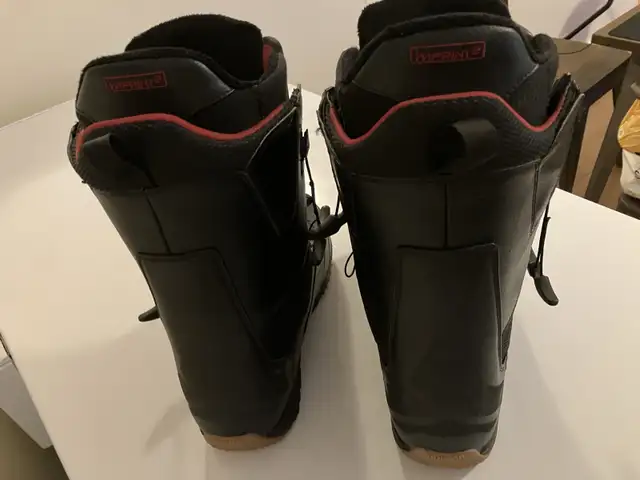 Complete snowboard kit - Excellent condition in Snowboard in Nanaimo - Image 7
