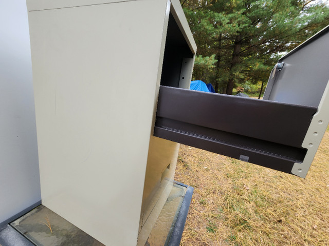 Filing Cabinet Two Drawer Very Clean Inside And Out in Other in Windsor Region - Image 3