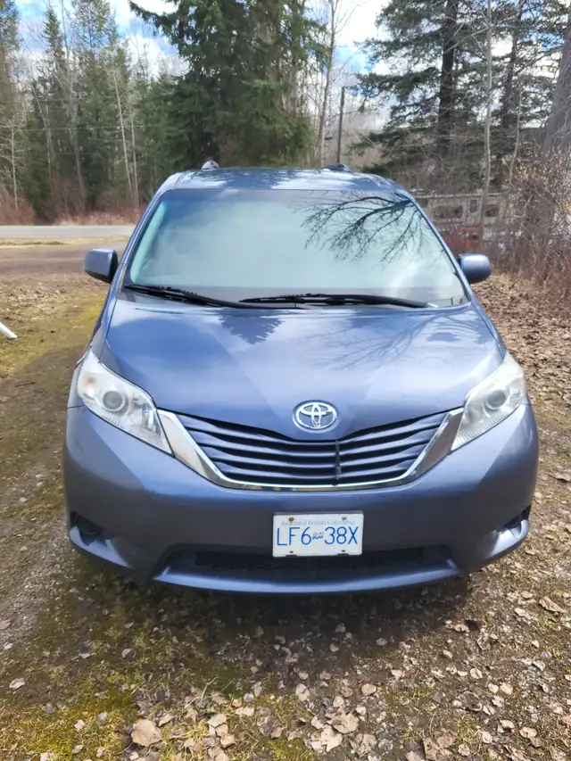 2015 Toyota Sienna LE AWD in Cars & Trucks in Quesnel - Image 9