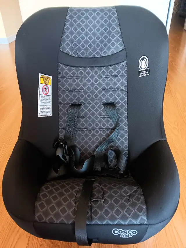 Car Seat in Strollers, Carriers & Car Seats in Oakville / Halton Region - Image 2