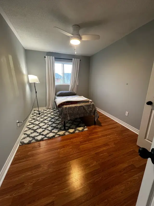 room for rent in Room Rentals & Roommates in Oshawa / Durham Region - Image 2