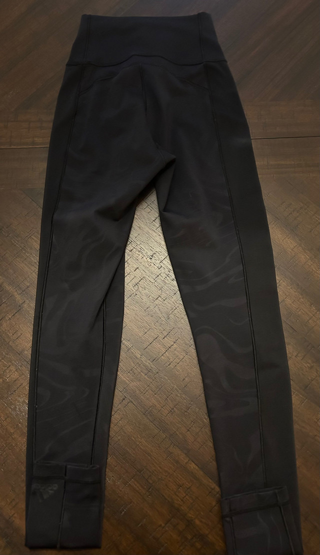 Addidas high waisted leggings in Women's - Bottoms in St. Catharines - Image 2