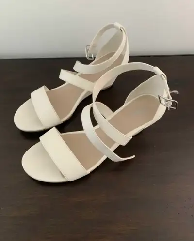 Women's dress shoes size 9.5, View more