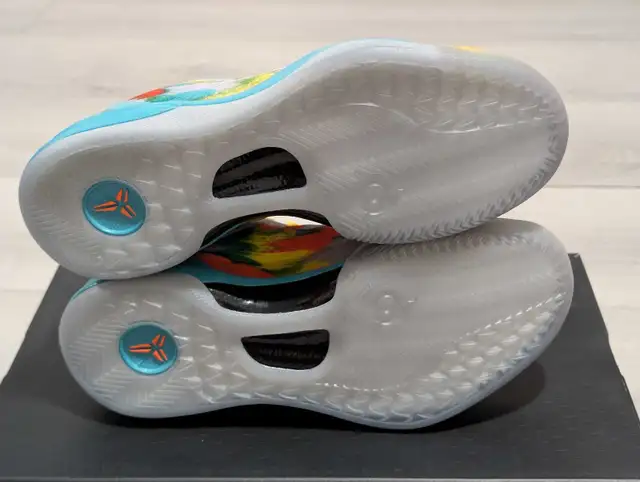 DS Nike "Venice Beach" Kobe 8 Proto - Size 5M in Men's Shoes in Mississauga / Peel Region - Image 6