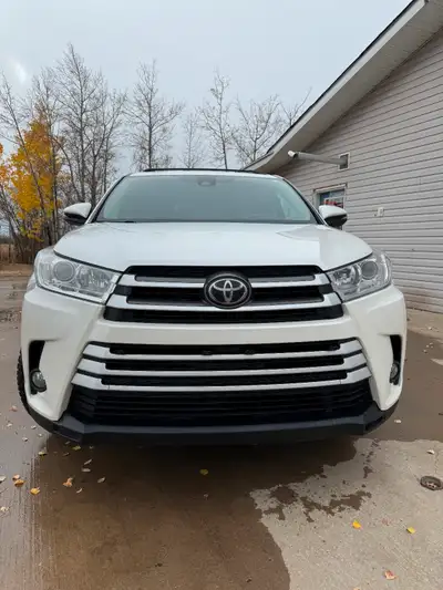 2018 Toyota Highlander 8 seater, awd 139641 km I'm selling my beautiful car, very clean and awesome...