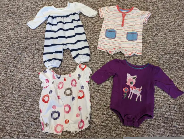 Pyjamas, cache-couche/ onesies - 0-3M in Clothing - 0-3 Months in Gatineau - Image 8