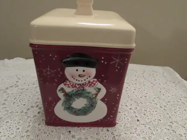 CHRISTMAS COOKIE JAR in Holiday, Event & Seasonal in Oshawa / Durham Region - Image 2