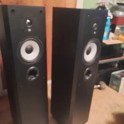 Near mint condition fantastic sounding. Small footprint.