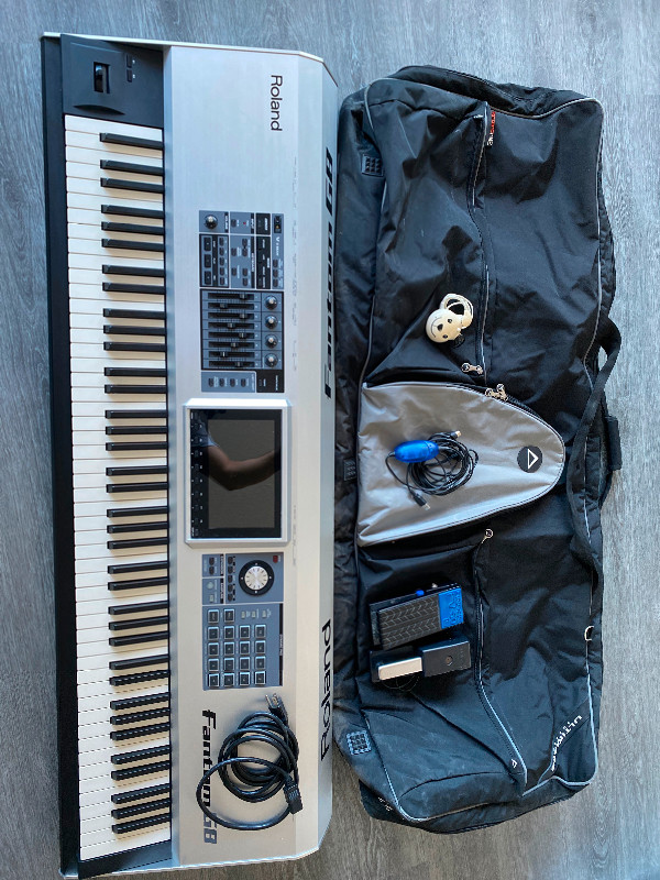 ROLAND FANTOM G8 with carrying bag and more, used for sale  