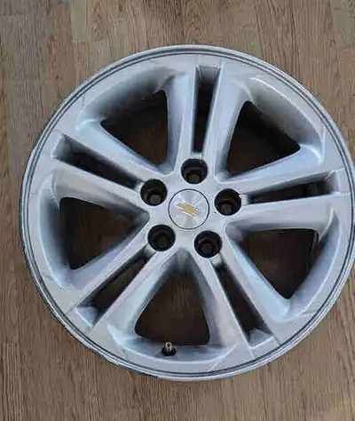 Belles jantes en bon état. 16 pouces 5*105 Capteurs TPMS Chevrolet Cruze, Chevrolet Sonic, Chevrolet...