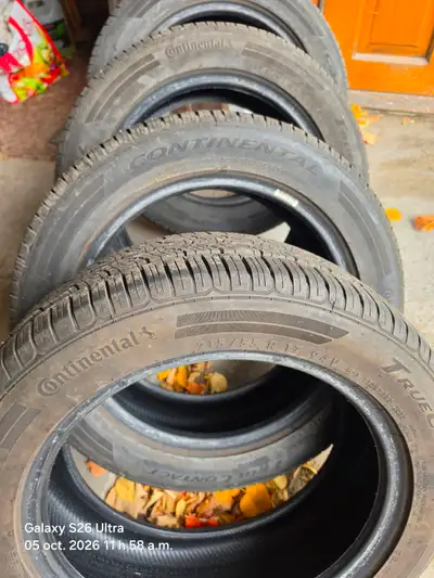 4 Pneus a rabais Toyo observe GS1-6 235/70 /R 15 pour Hiver Bon etat Faut voir demande $ 300.00 nego...