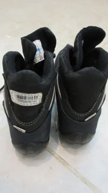 Salomon SNS Cross Country Ski Boots EU 35 (size 2.5) in Ski in Ottawa - Image 3