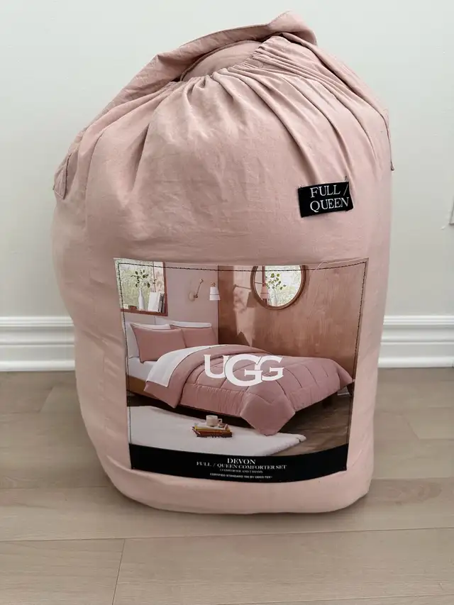 UGG queen comforter set in Bedding in City of Montréal - Image 2