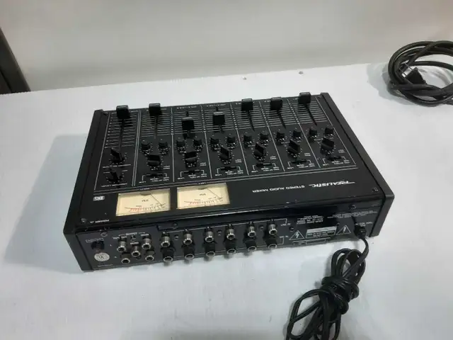 Realistic Audio Mixer in Performance & DJ Equipment in City of Montréal - Image 2