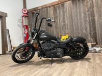 2007 Harley Davidson street Bob custom!