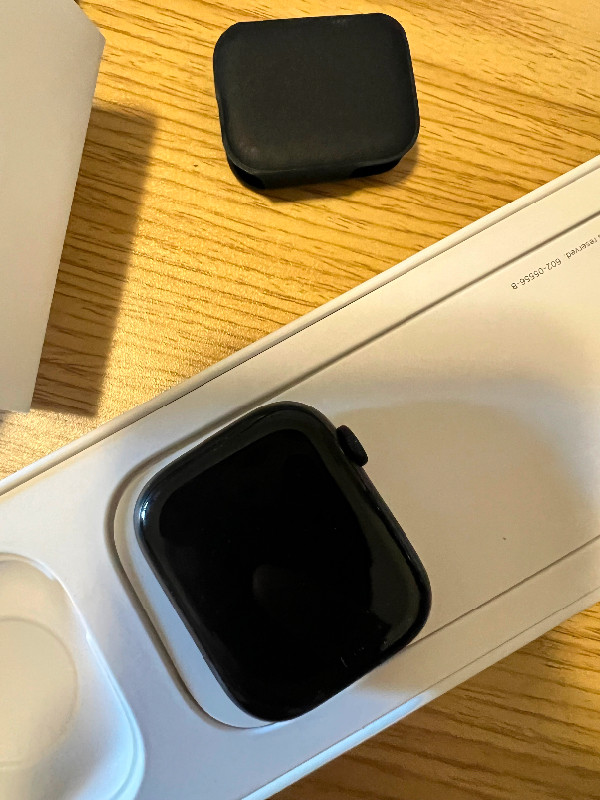 Apple watch 8 Midnight Aluminum case 45mm in Other in City of Toronto - Image 4