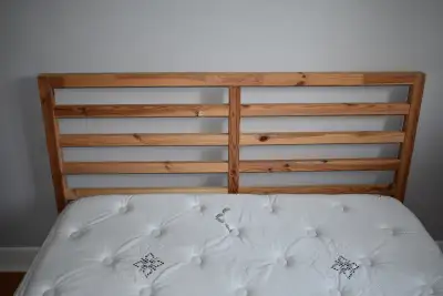 Base de lit double en bois naturel., View more