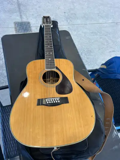 vintage yamaha fg512, View more