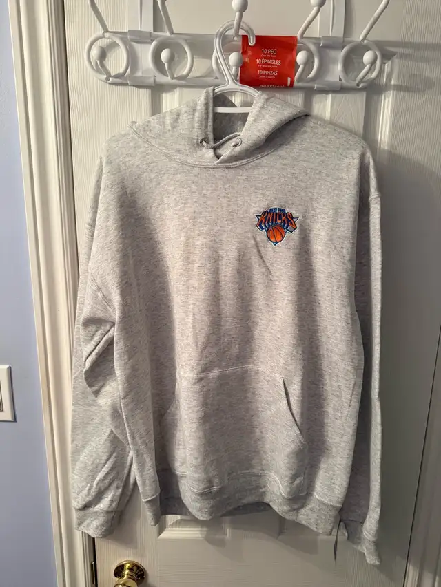 NBA New York Knicks Hoodie in Men's in Markham / York Region - Image 3
